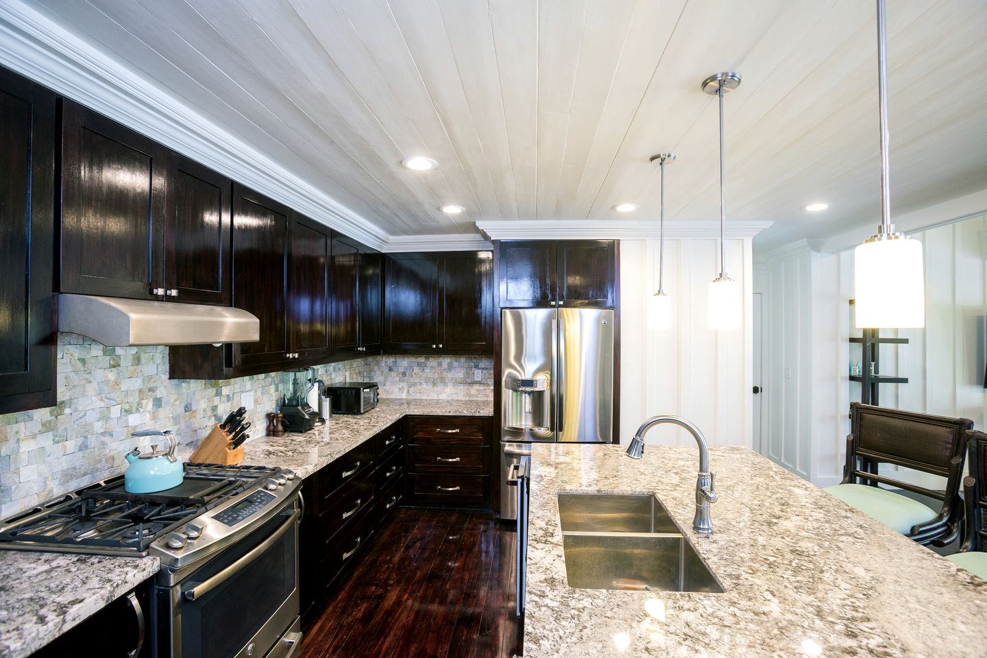 Luxury Beachfront Vacation Rental with Private Pool in West End, Honduras