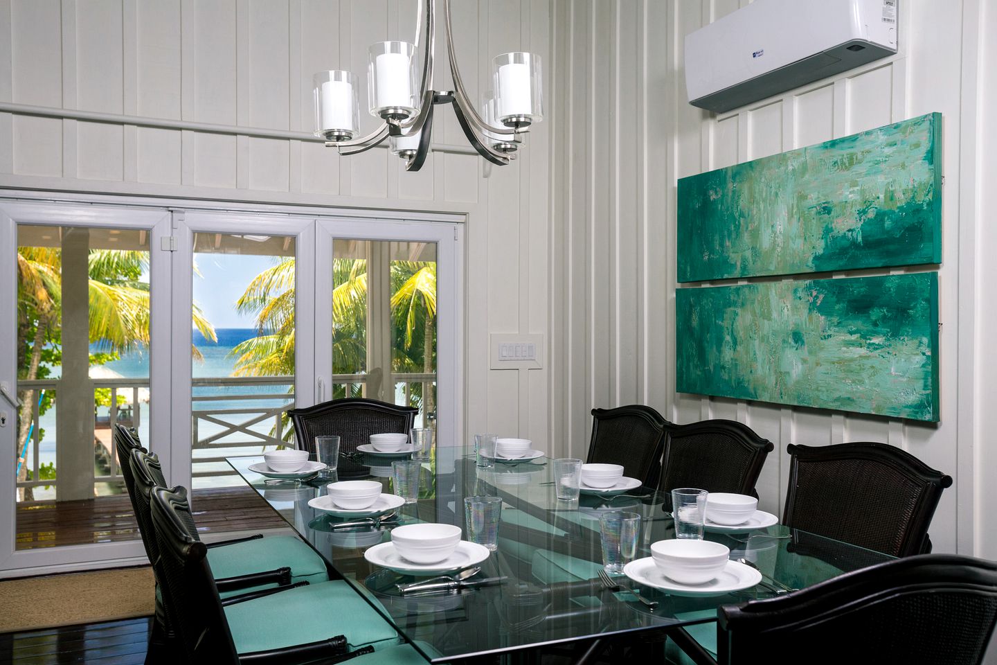 Luxury Beachfront Vacation Rental with Private Pool in West End, Honduras