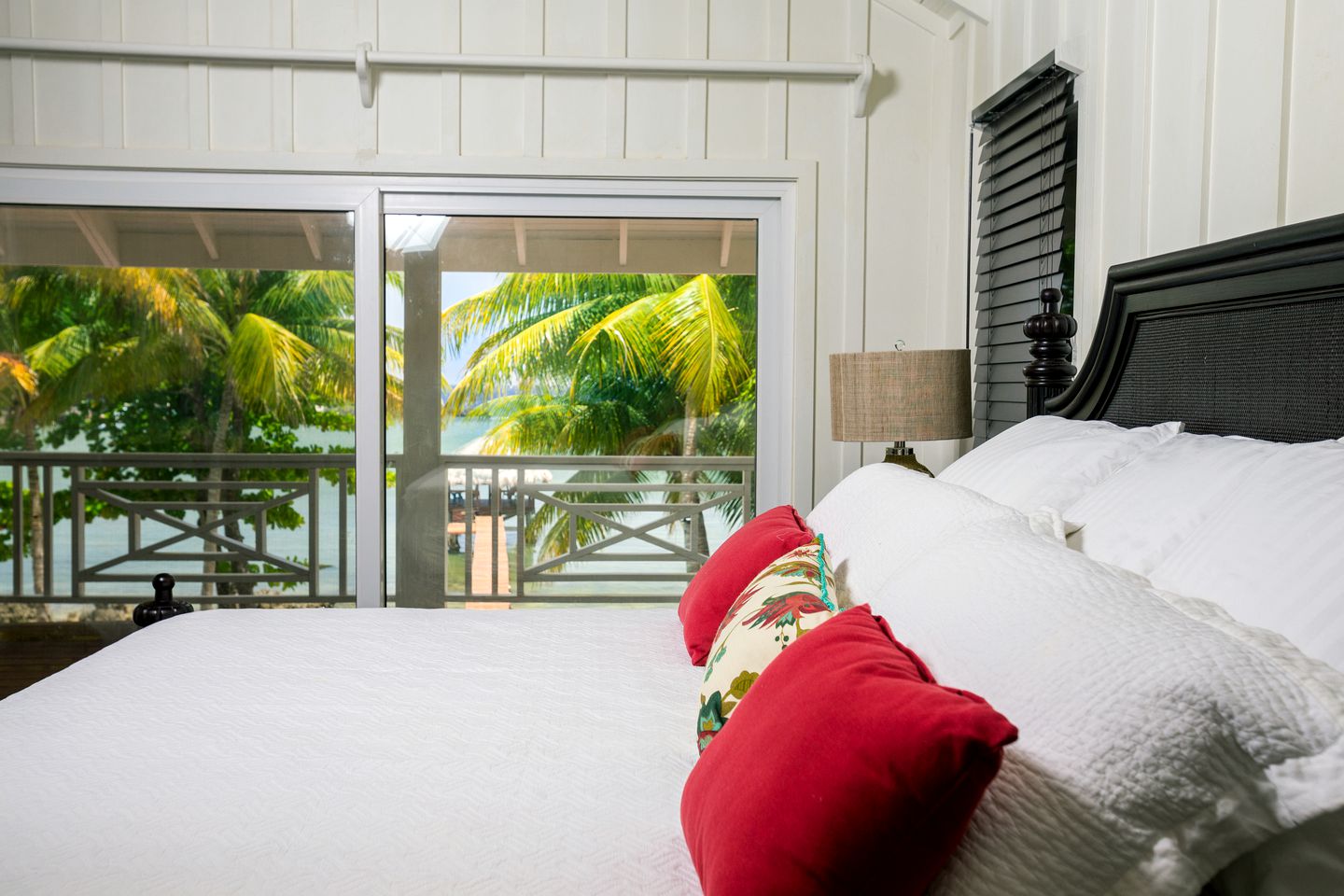 Luxury Beachfront Vacation Rental with Private Pool in West End, Honduras