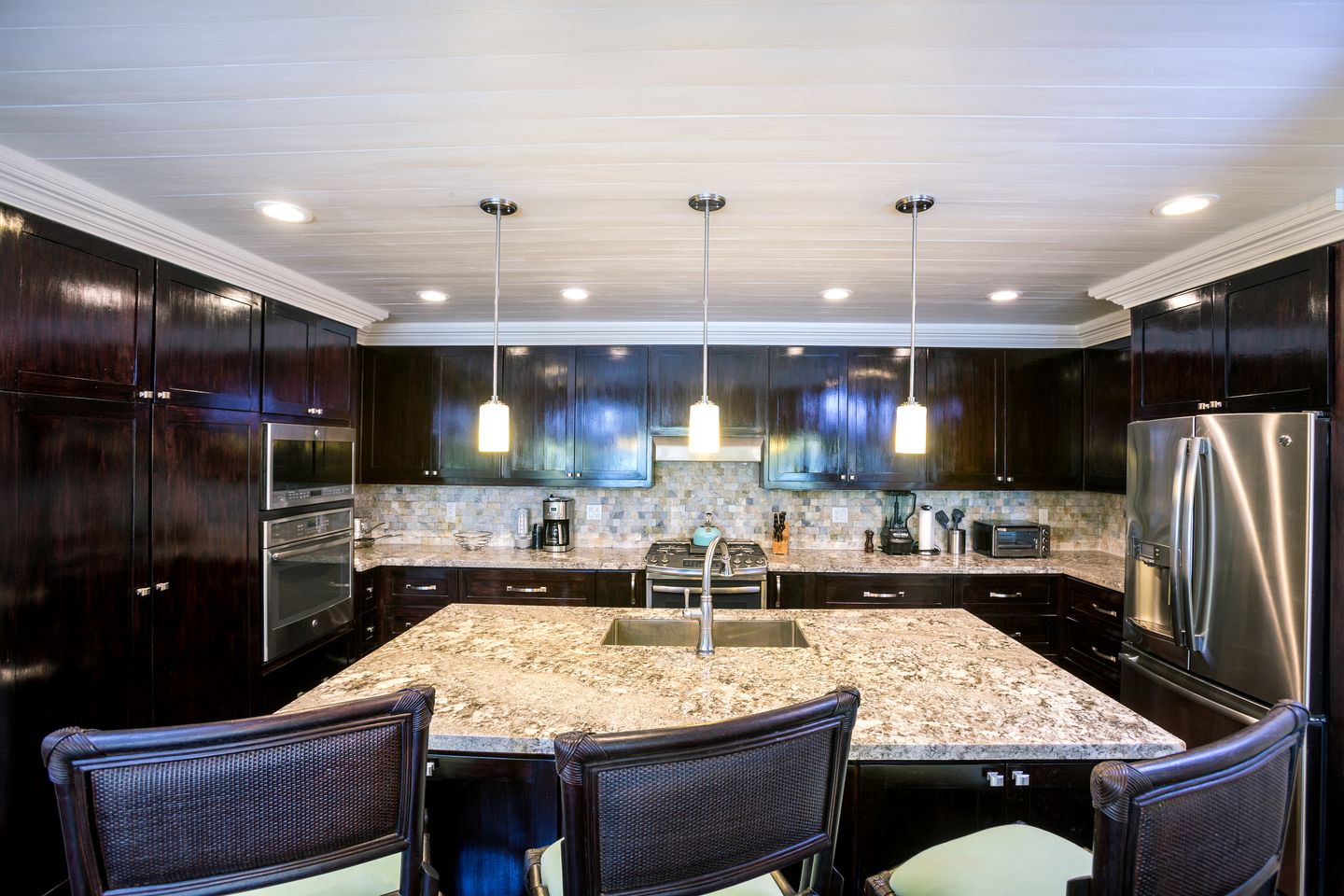 Luxury Beachfront Vacation Rental with Private Pool in West End, Honduras