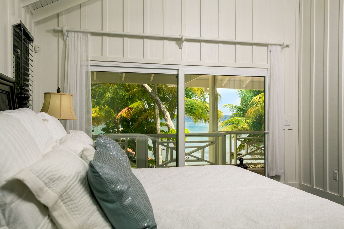 Luxury Beachfront Vacation Rental with Private Pool in West End, Honduras