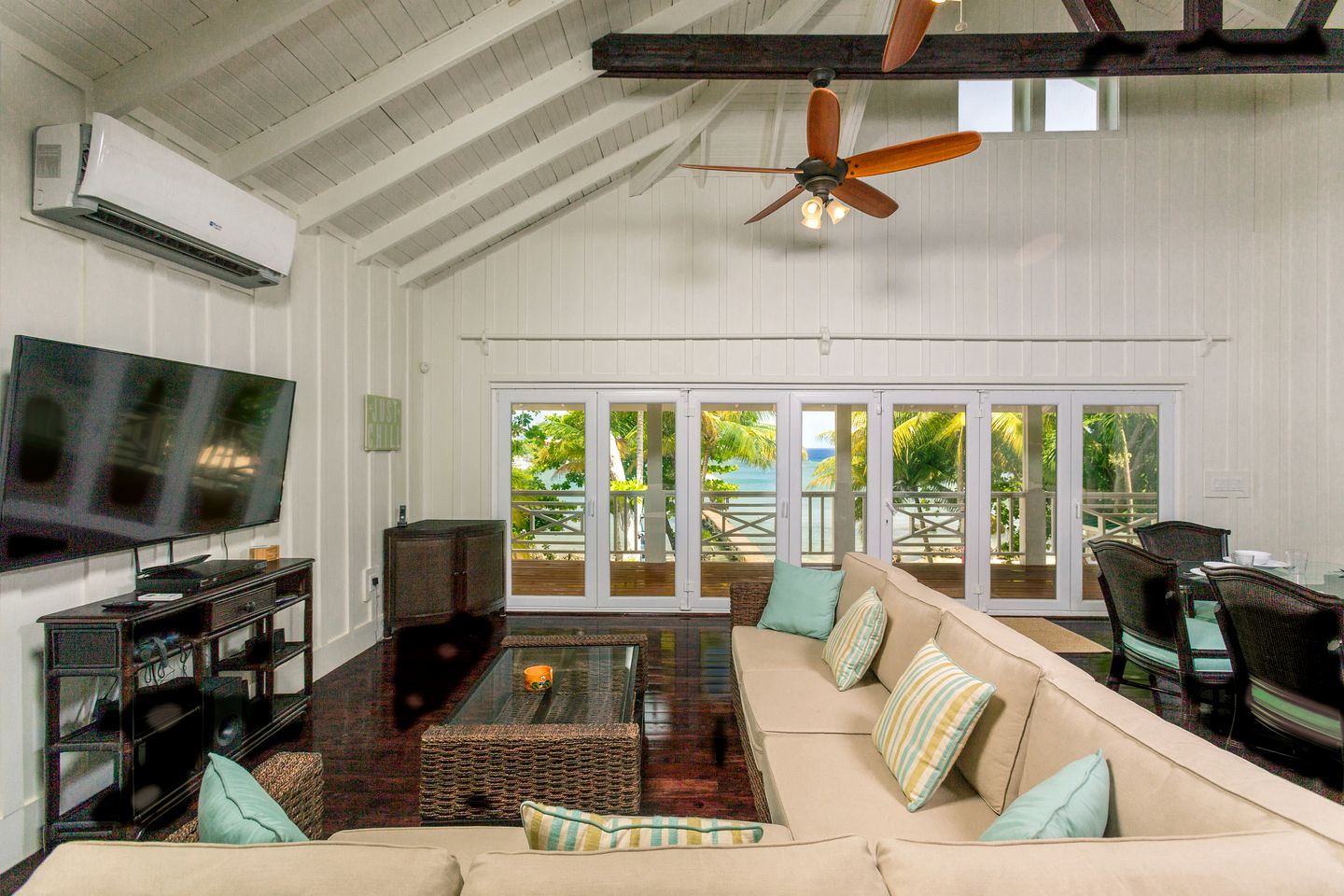 Luxury Beachfront Vacation Rental with Private Pool in West End, Honduras