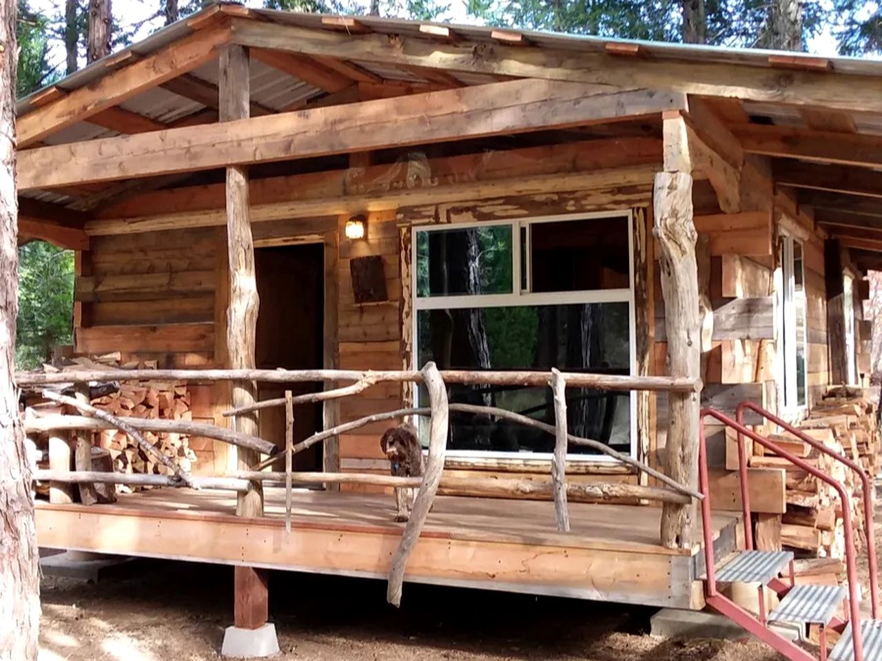 Serene Cabin Getaway with a Charcoal BBQ near Tahoe National Forest, California