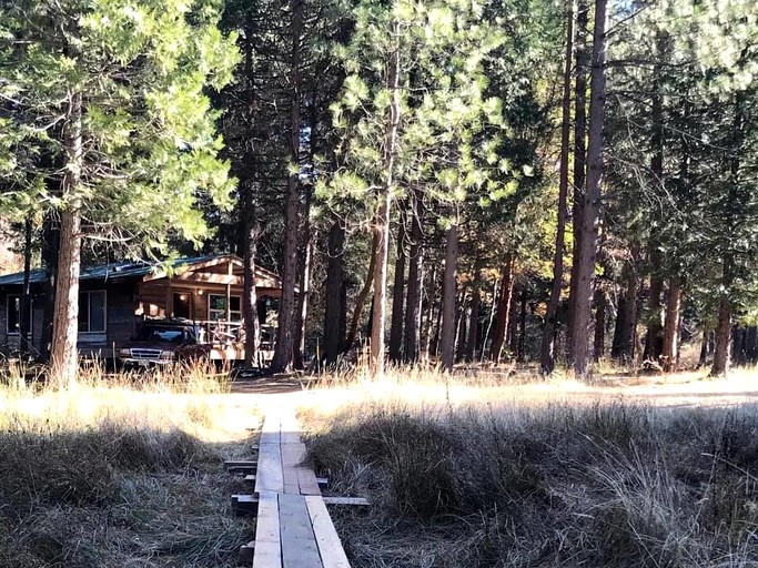 Cabins (Nevada City, California, United States)