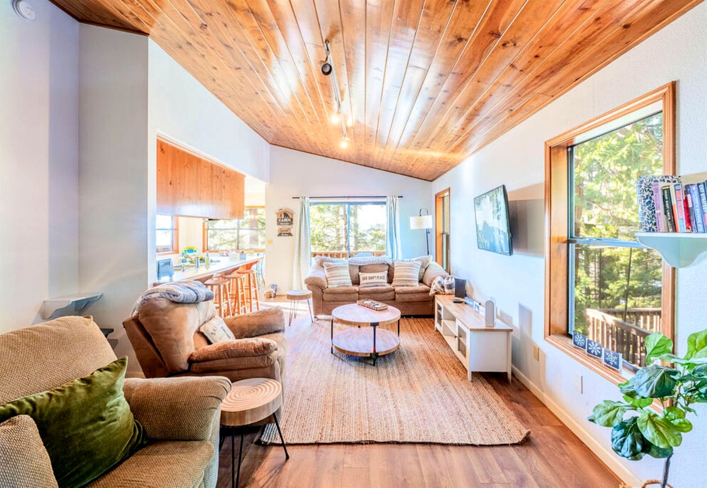 Enjoyable Cabin with Fireplace and Foosball in Twain Harte, California