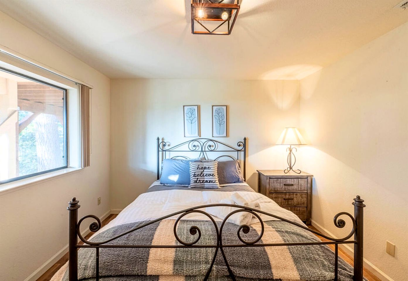 Enjoyable Cabin with Fireplace and Foosball in Twain Harte, California