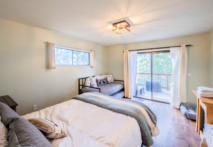 Cabins (United States of America, Twain Harte, California)