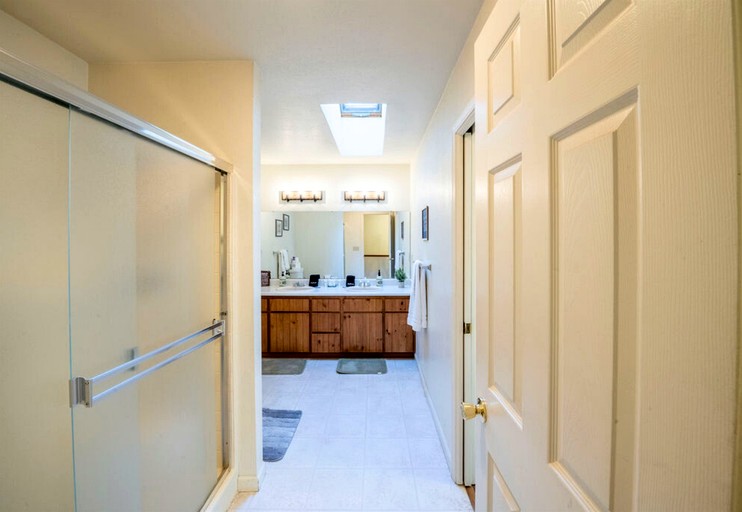 Cabins (United States of America, Twain Harte, California)