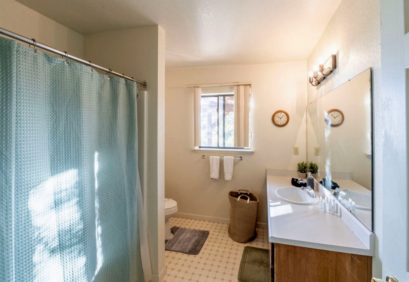 Enjoyable Cabin with Fireplace and Foosball in Twain Harte, California