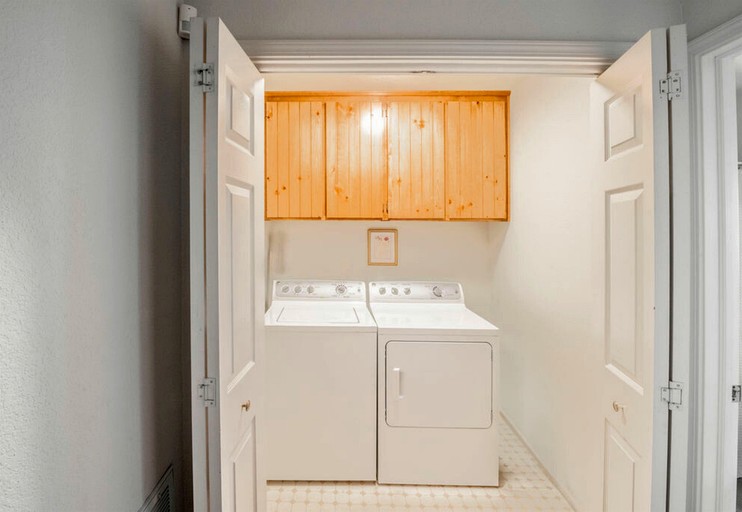 Cabins (United States of America, Twain Harte, California)