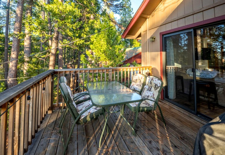 Enjoyable Cabin with Fireplace and Foosball in Twain Harte, California