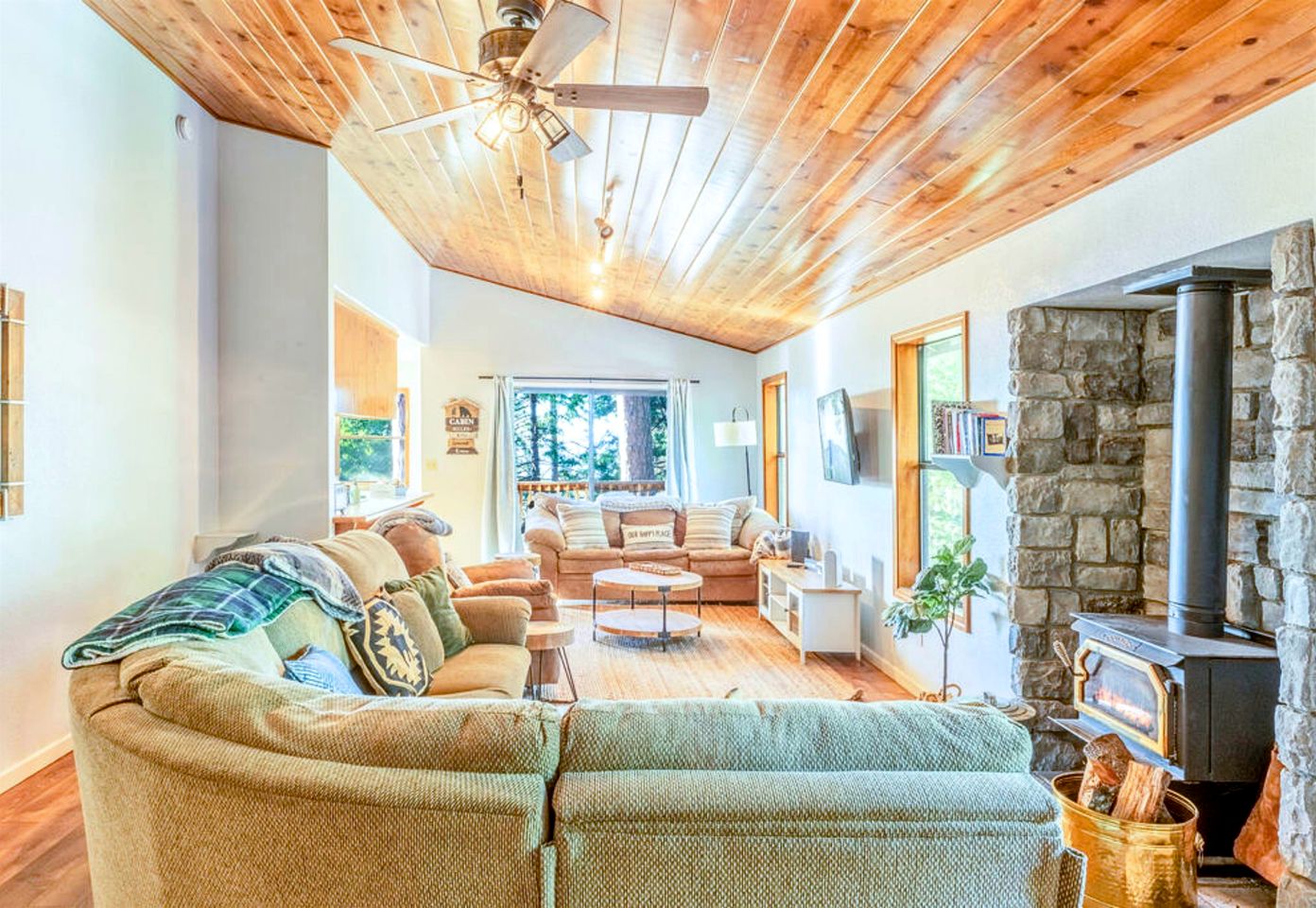 Enjoyable Cabin with Fireplace and Foosball in Twain Harte, California