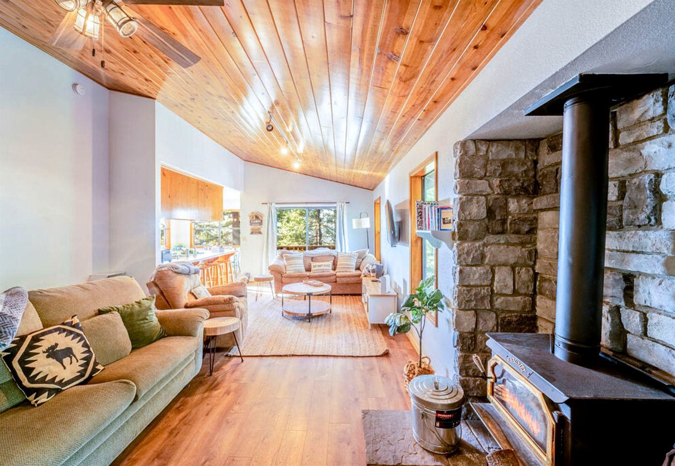 Enjoyable Cabin with Fireplace and Foosball in Twain Harte, California