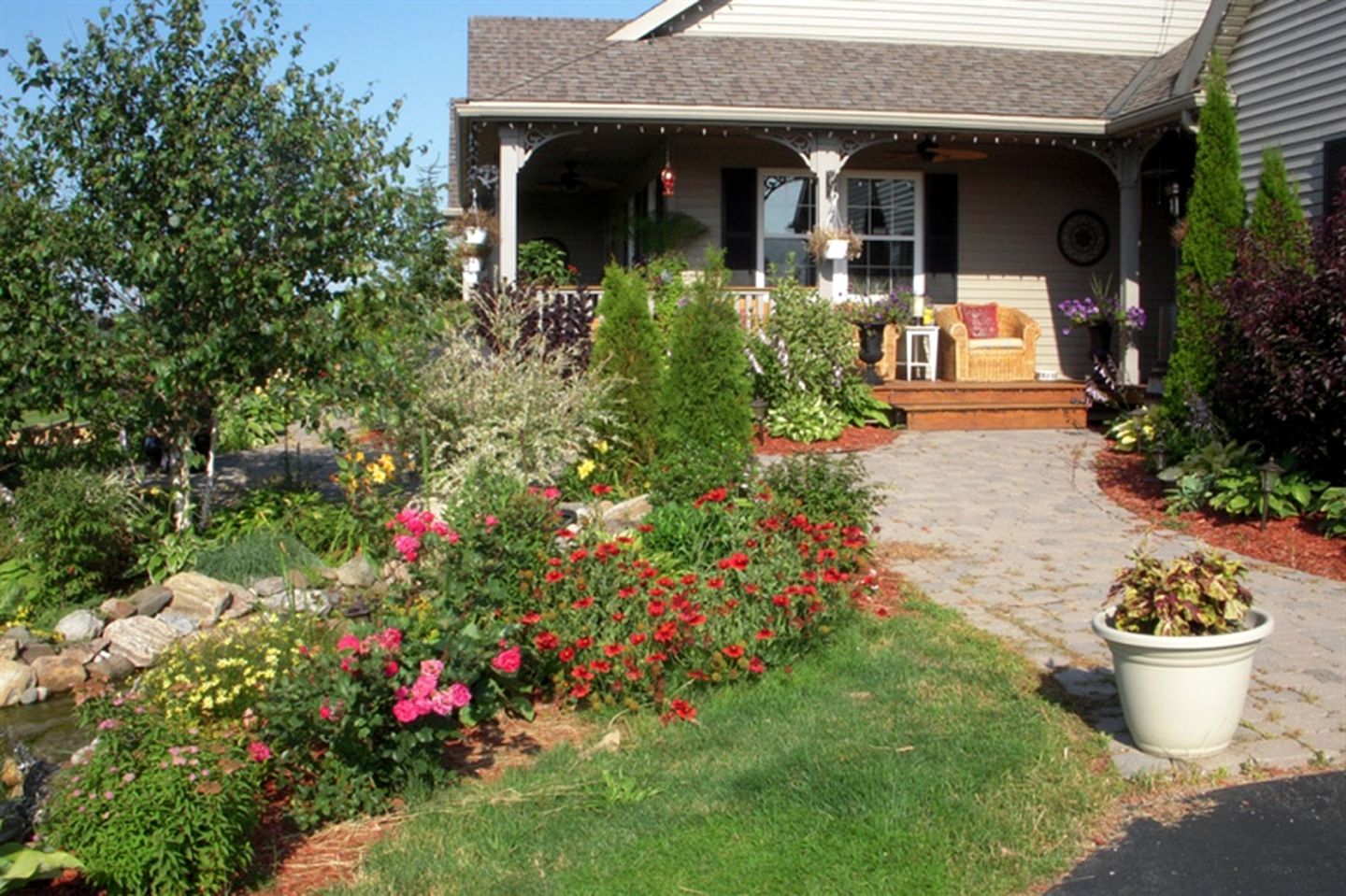 Elegant Getaway with Peaceful Farm Views at Bed and Breakfast in Ancaster, Ontario