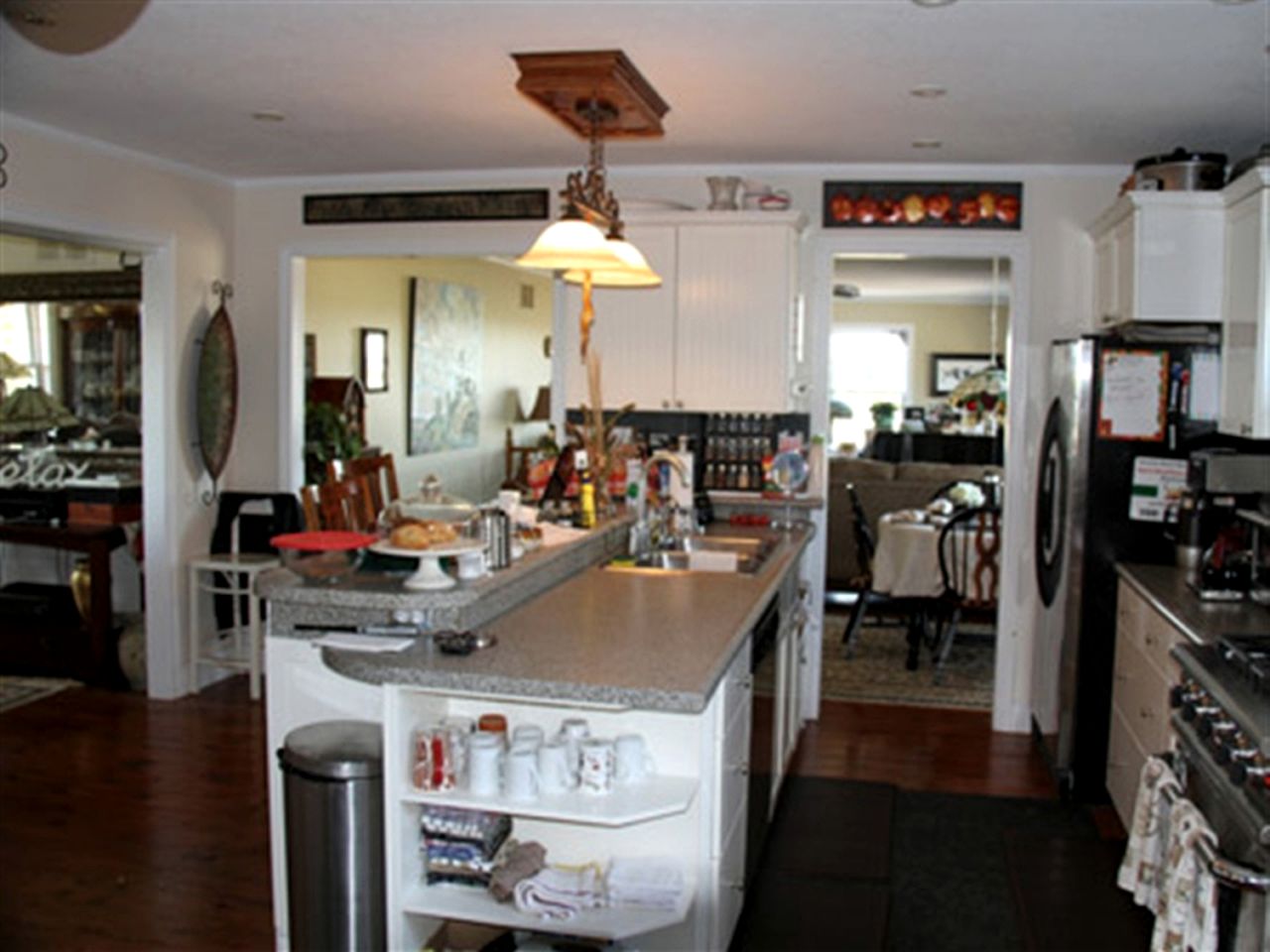 Luxurious Bed and Breakfast with Koi Pond Views on Niagara Escarpment in Ontario