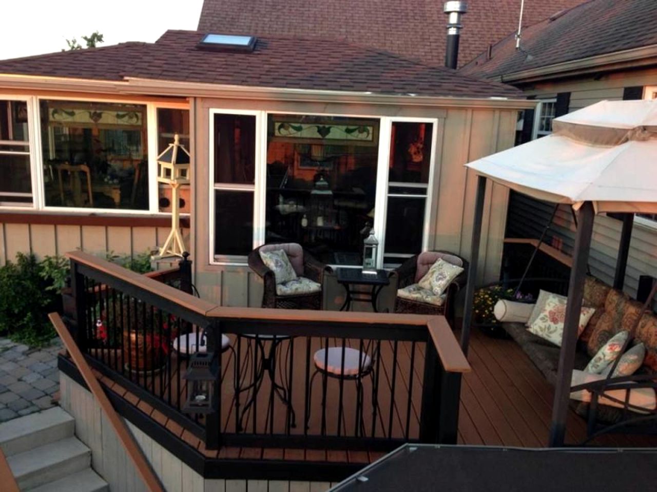 Luxurious Bed and Breakfast with Koi Pond Views on Niagara Escarpment in Ontario