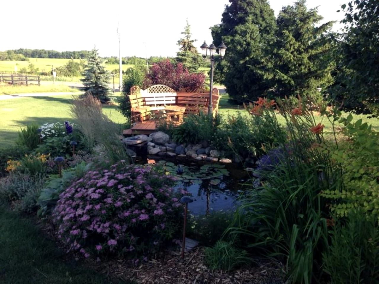Luxurious Bed and Breakfast with Koi Pond Views on Niagara Escarpment in Ontario