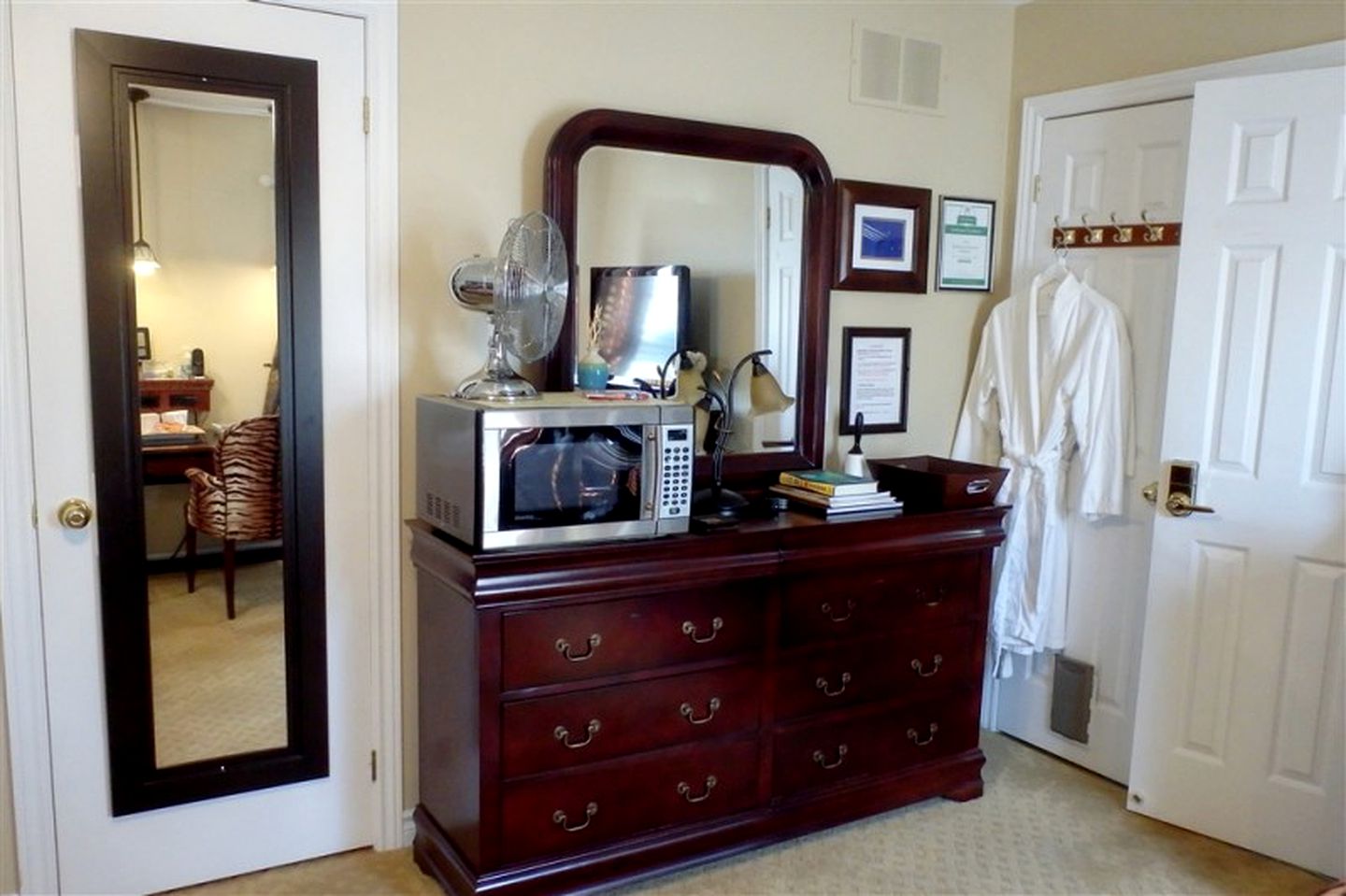 Romantic Bed and Breakfast and Ranch near Niagara Falls in Ancaster, Ontario