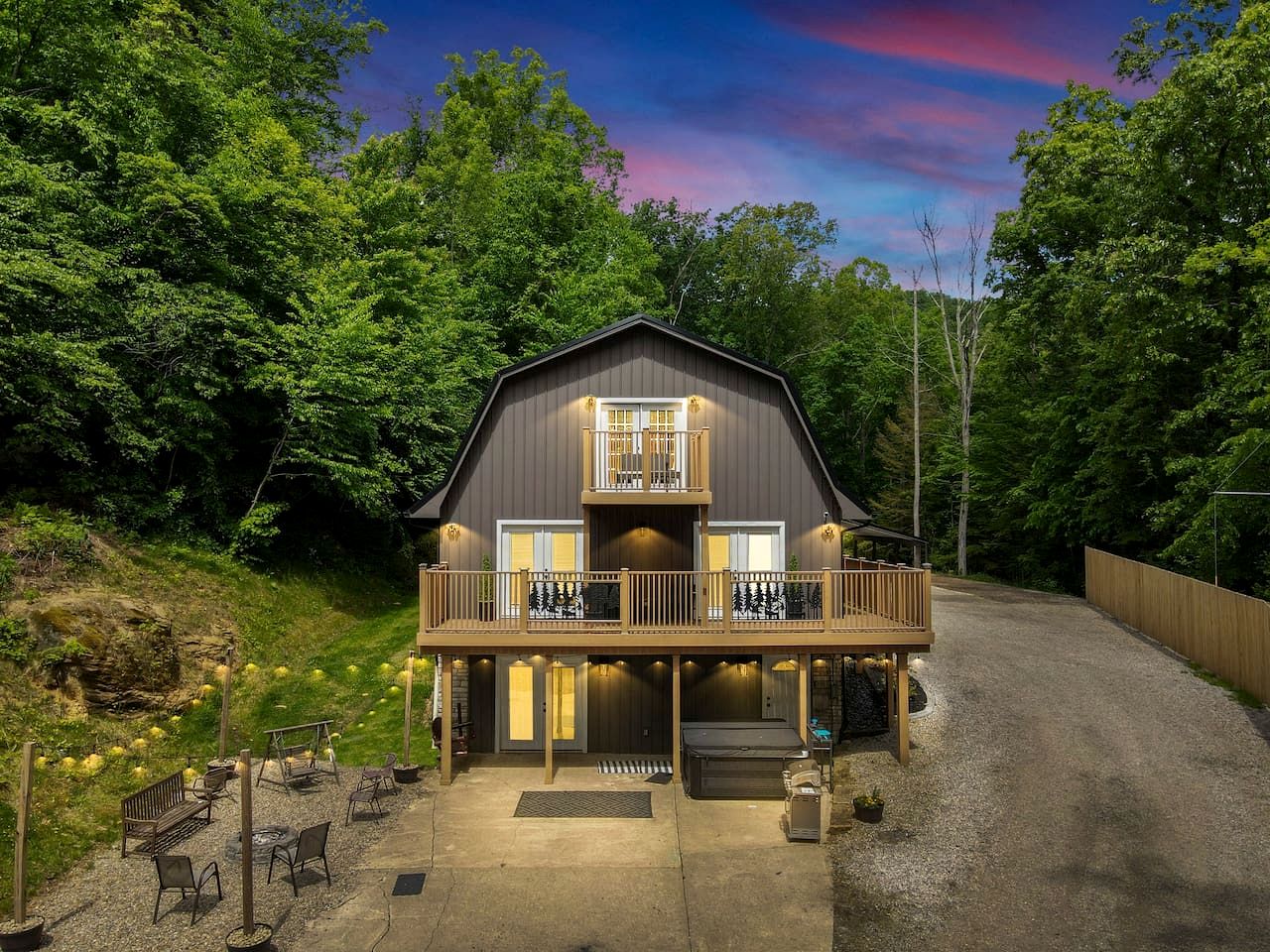 Luxurious Cabin Retreat with Pickleball Court & Hot Tub near Hocking Hills, Sugar Grove OH