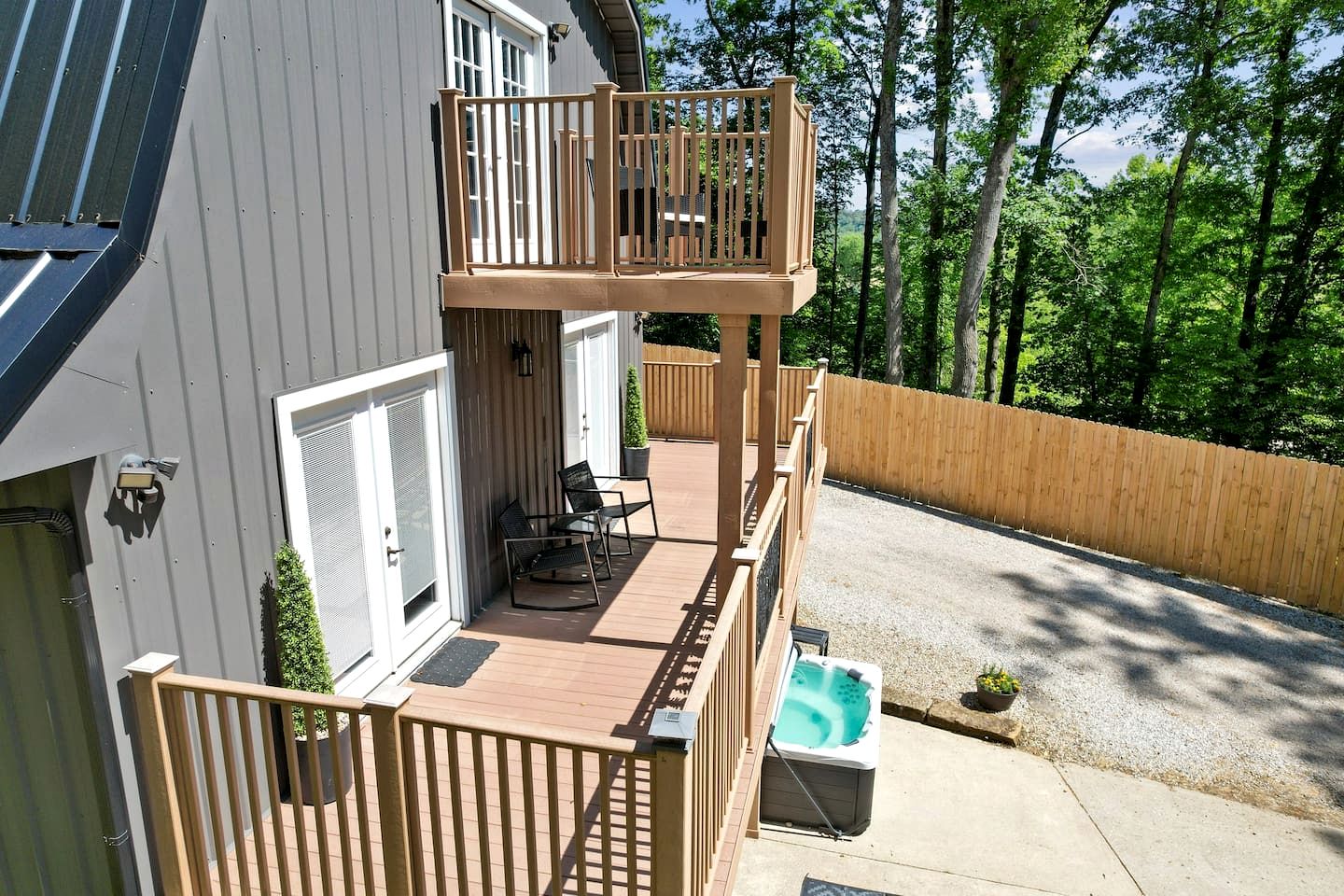 Luxurious Cabin Retreat with Pickleball Court & Hot Tub near Hocking Hills, Sugar Grove OH