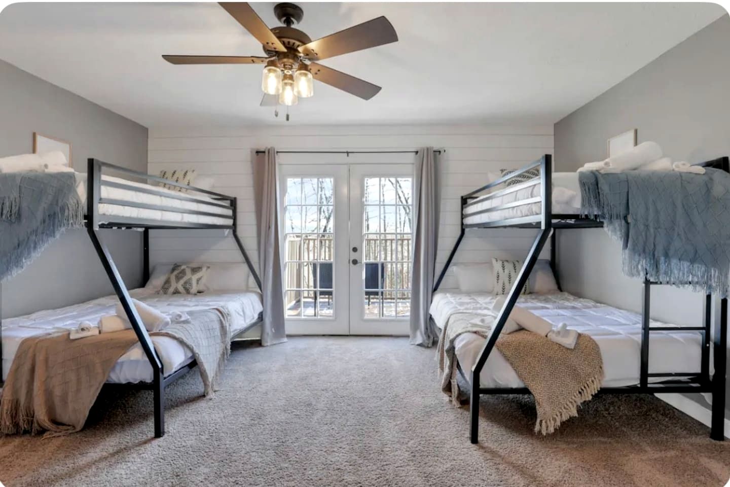 Luxurious Cabin Retreat with Pickleball Court & Hot Tub near Hocking Hills, Sugar Grove OH