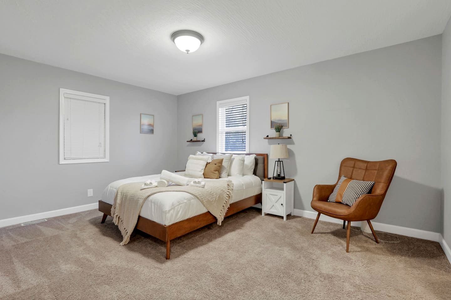 Luxurious Cabin Retreat with Pickleball Court & Hot Tub near Hocking Hills, Sugar Grove OH