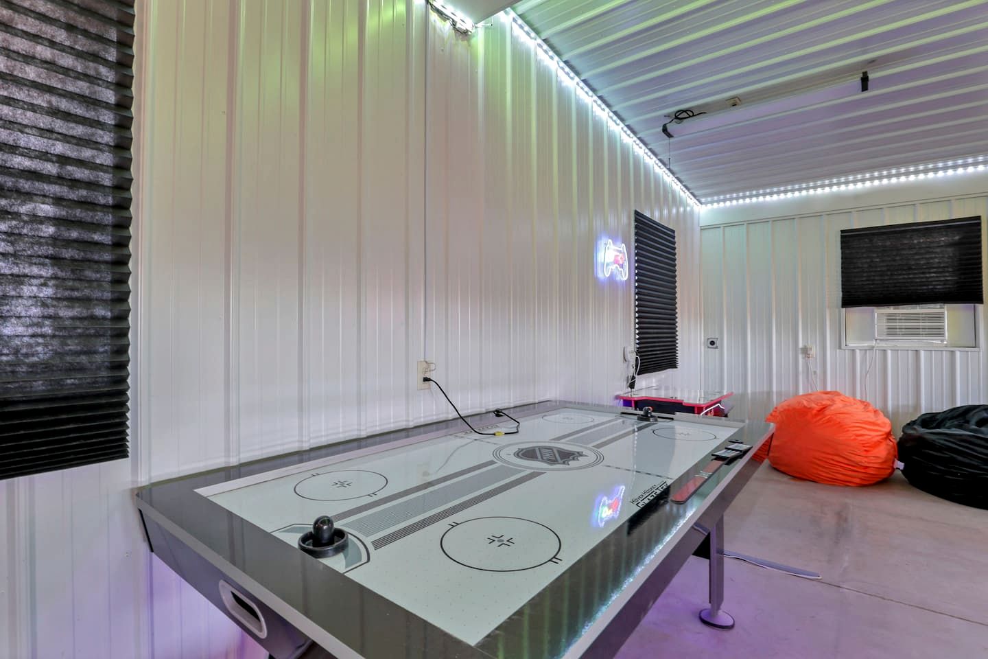 Luxurious Cabin Retreat with Pickleball Court & Hot Tub near Hocking Hills, Sugar Grove OH