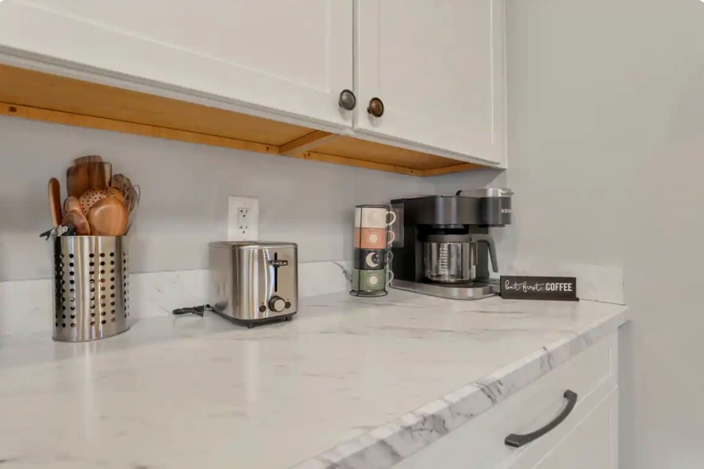 Luxurious Cabin Retreat with Pickleball Court & Hot Tub near Hocking Hills, Sugar Grove OH