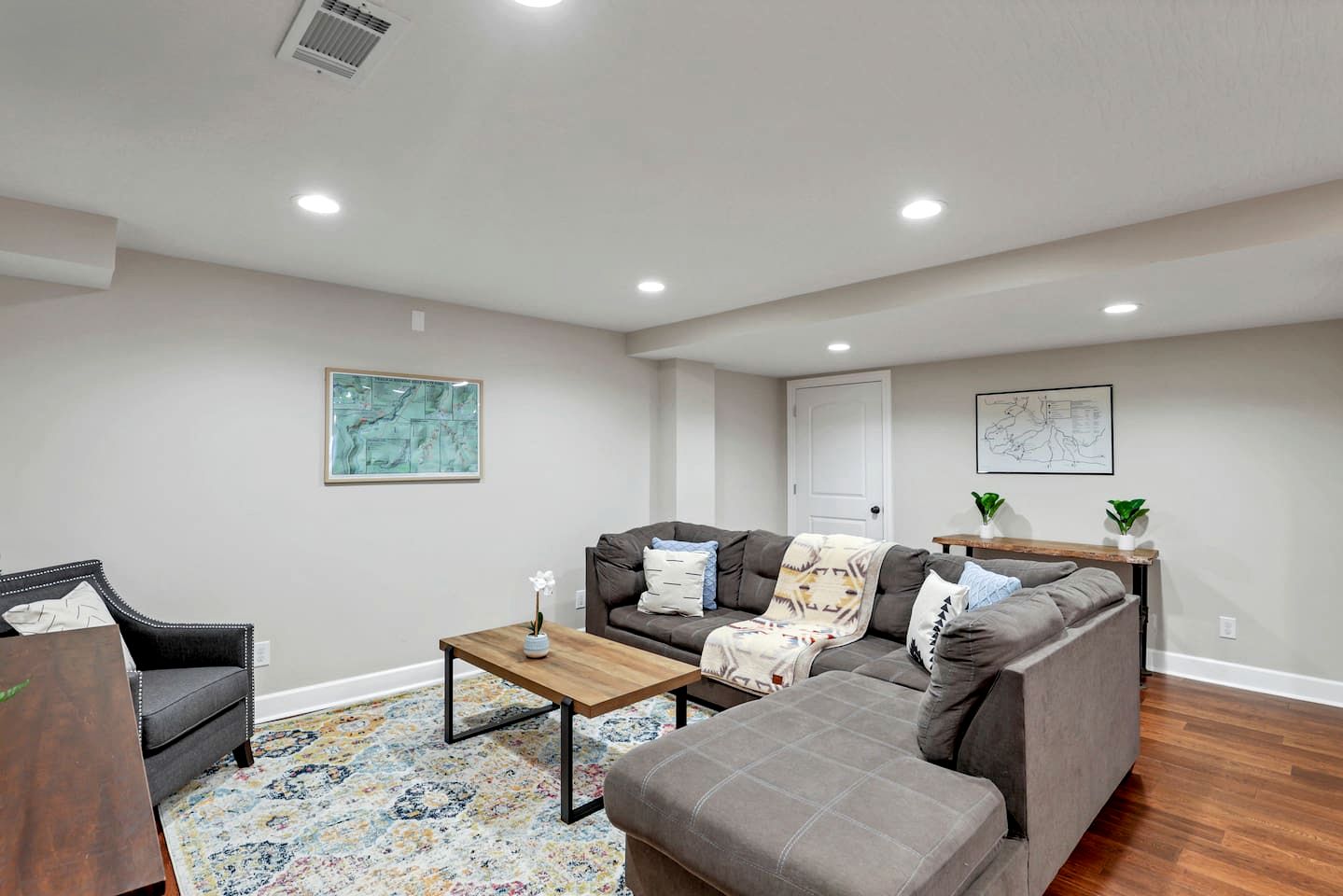 Luxurious Cabin Retreat with Pickleball Court & Hot Tub near Hocking Hills, Sugar Grove OH