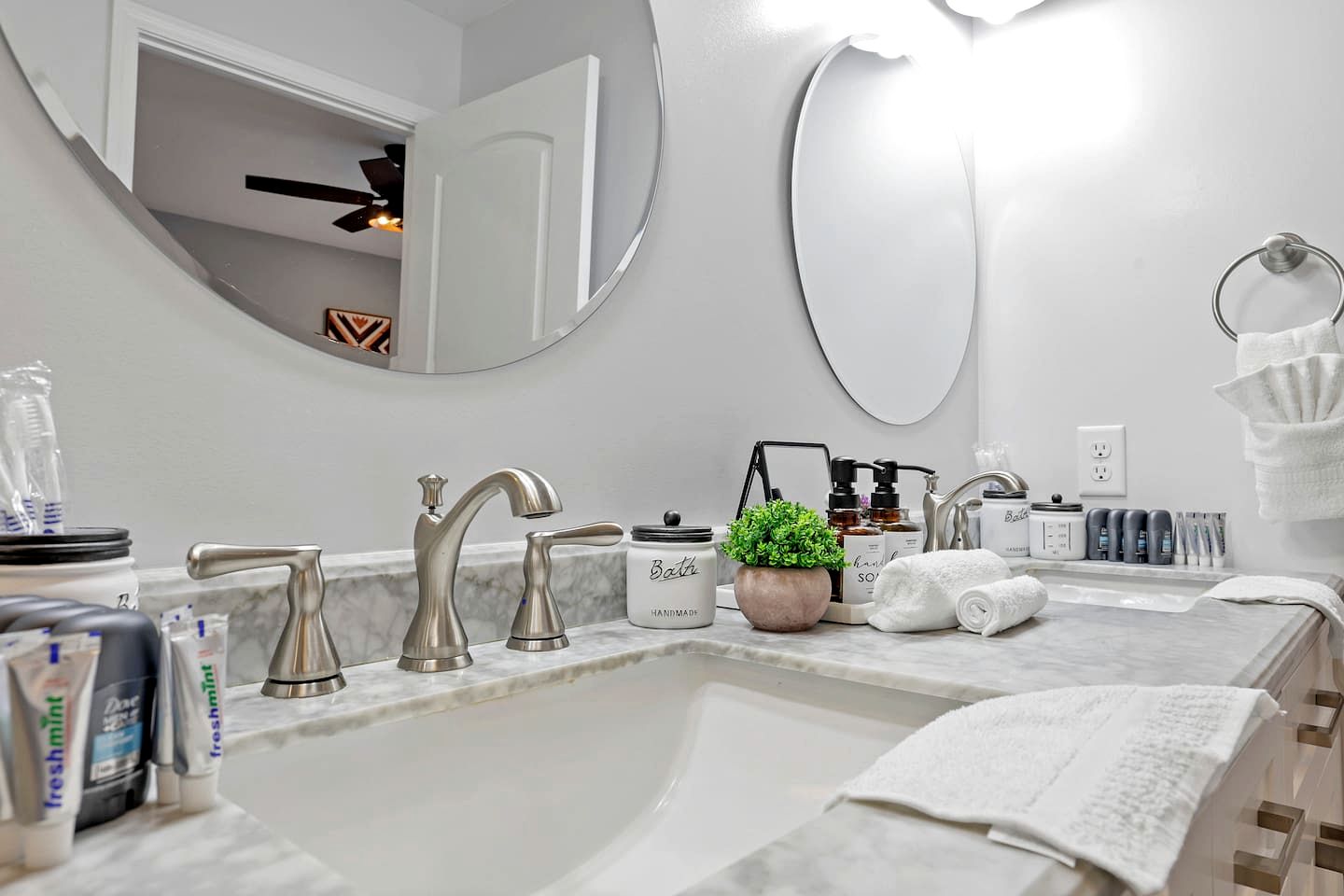 Luxurious Cabin Retreat with Pickleball Court & Hot Tub near Hocking Hills, Sugar Grove OH