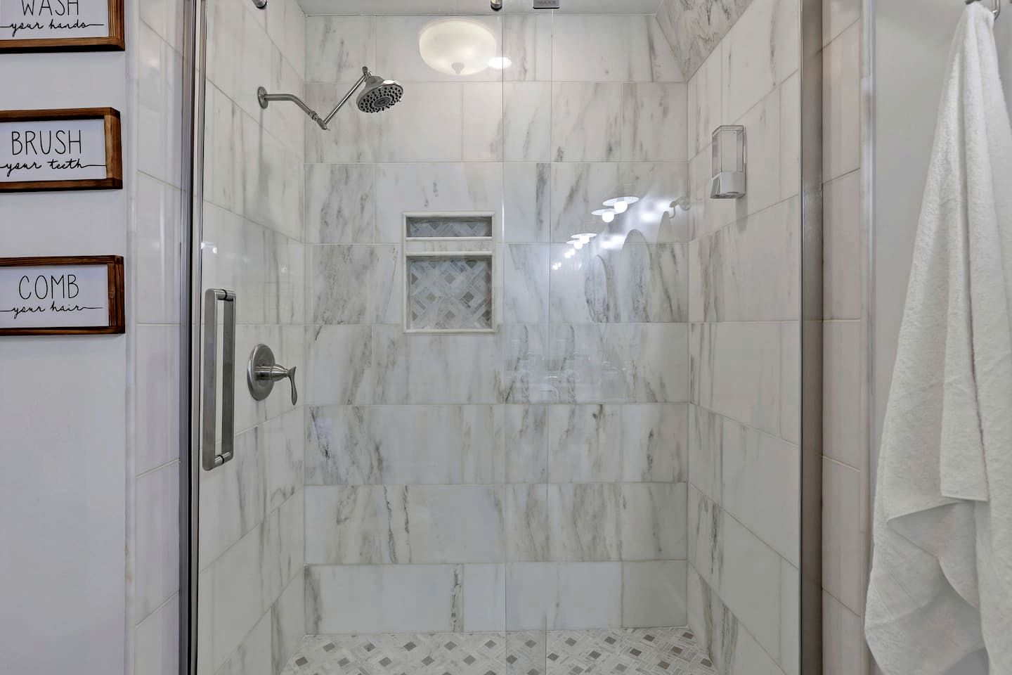 Luxurious Cabin Retreat with Pickleball Court & Hot Tub near Hocking Hills, Sugar Grove OH