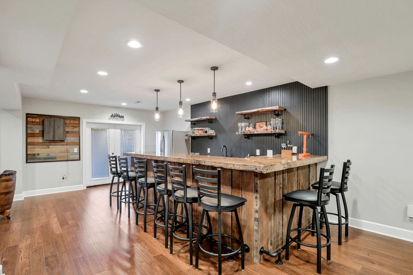 Luxurious Cabin Retreat with Pickleball Court & Hot Tub near Hocking Hills, Sugar Grove OH