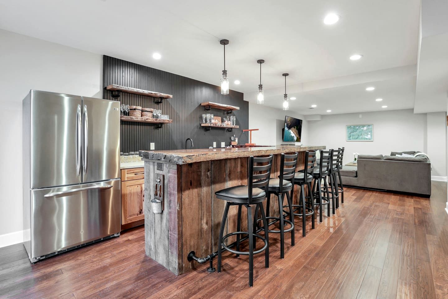 Luxurious Cabin Retreat with Pickleball Court & Hot Tub near Hocking Hills, Sugar Grove OH