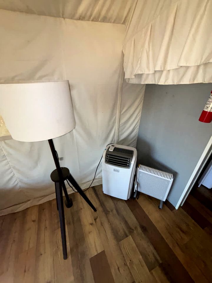 Relaxing Glamping Tent Retreat with Cozy Comforts Near Denison, Texas