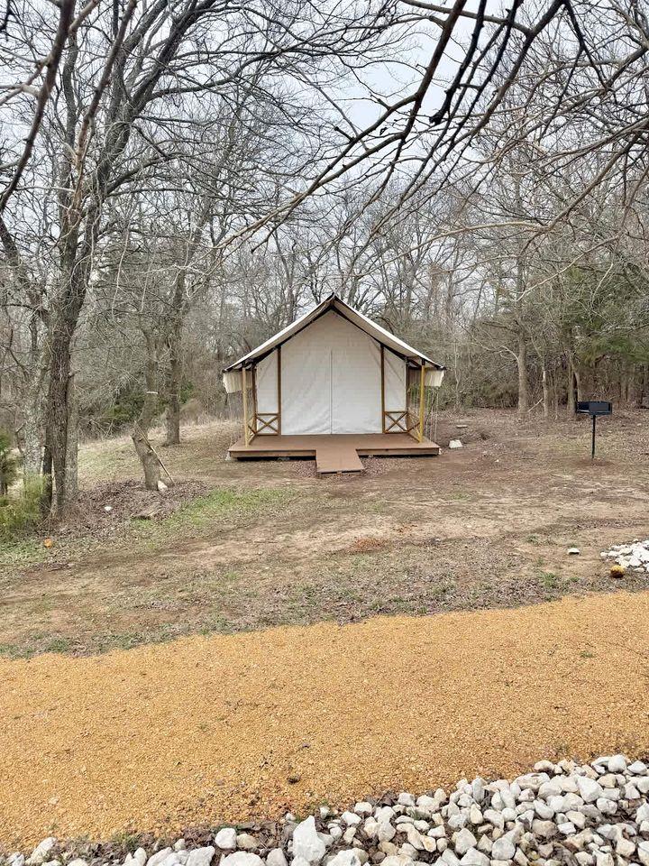 Peaceful Glamping Tent with Fire Pit & BBQ Grill Near Lake Texoma, Denison, Texas