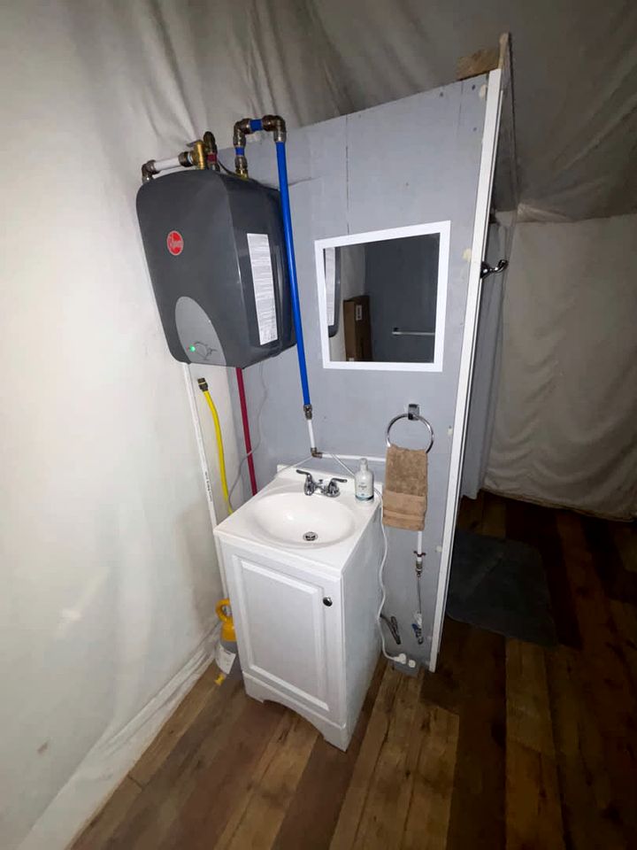 Peaceful Glamping Tent with Fire Pit & BBQ Grill Near Lake Texoma, Denison, Texas