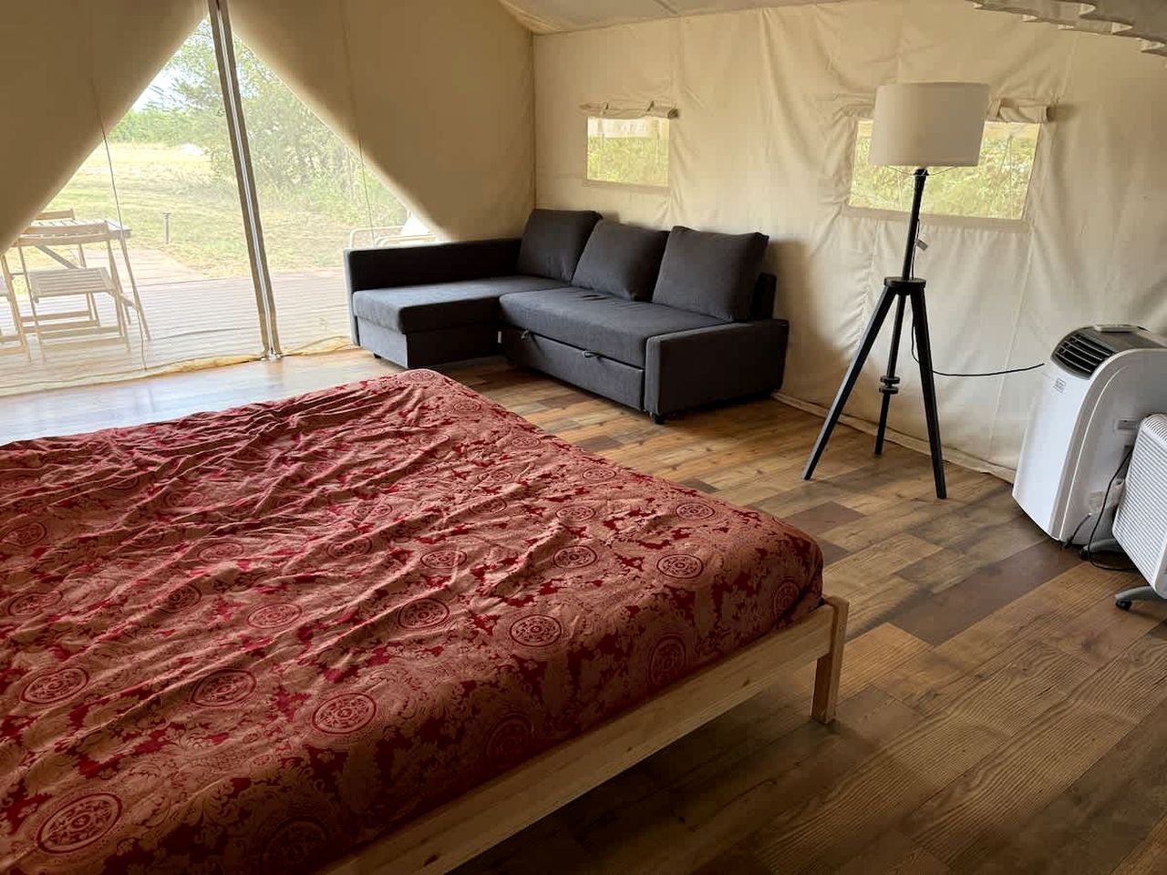 Peaceful Glamping Tent with Fire Pit & BBQ Grill Near Lake Texoma, Denison, Texas