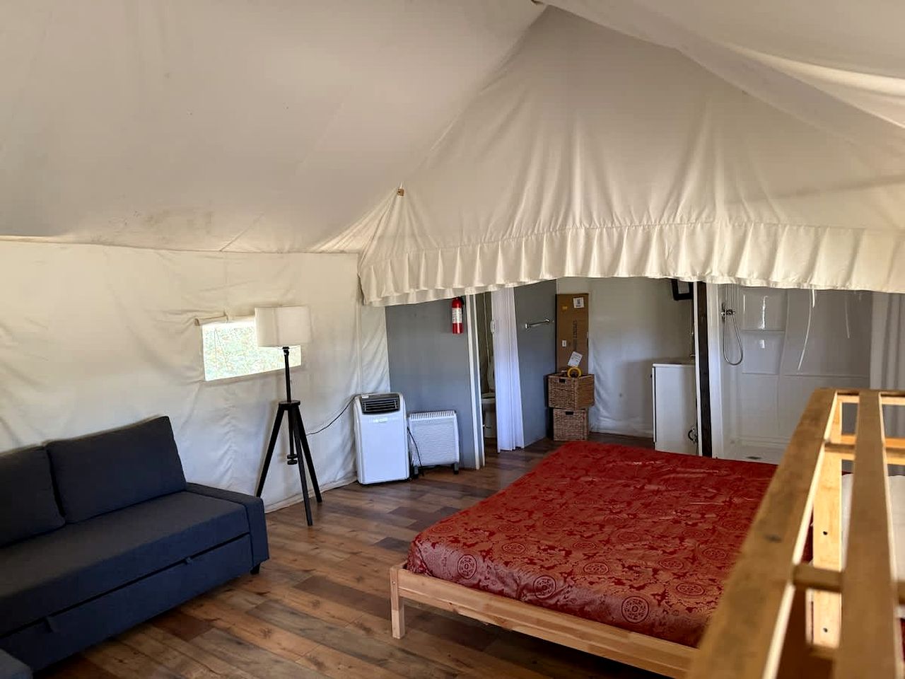 Peaceful Glamping Tent with Fire Pit & BBQ Grill Near Lake Texoma, Denison, Texas
