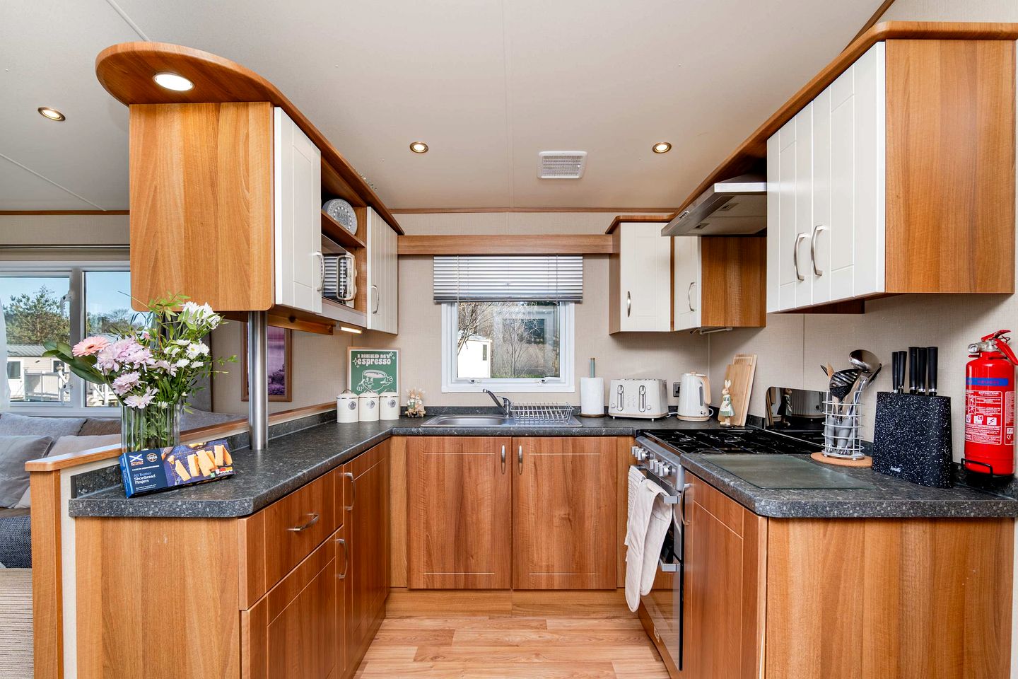 Relaxing Caravan Retreat with Family-Friendly Facilities in Scotland, United Kingdom