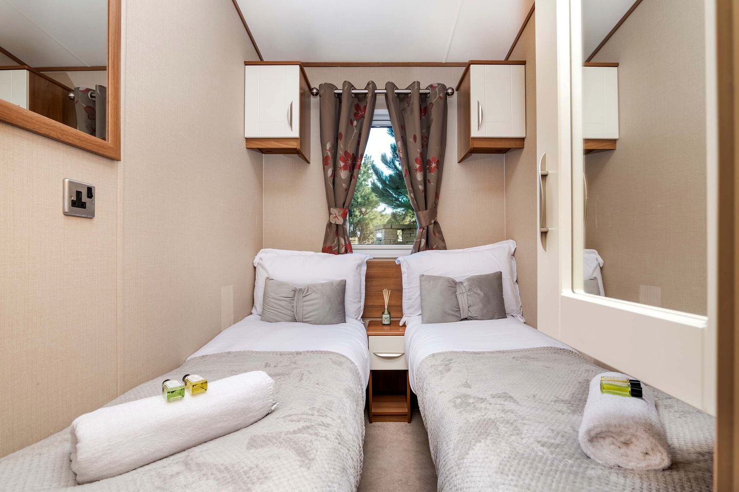 Relaxing Caravan Retreat with Family-Friendly Facilities in Scotland, United Kingdom