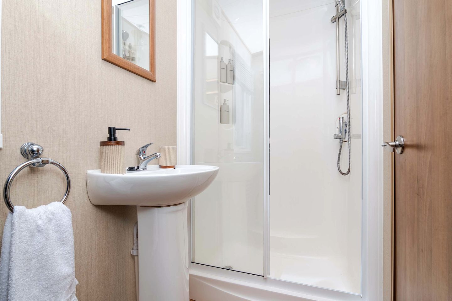 Relaxing Caravan Retreat with Family-Friendly Facilities in Scotland, United Kingdom