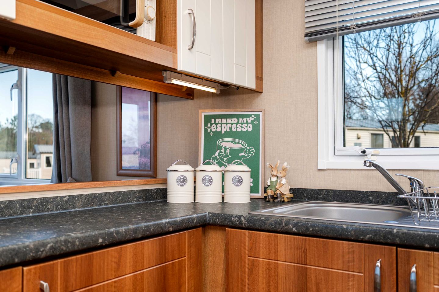 Relaxing Caravan Retreat with Family-Friendly Facilities in Scotland, United Kingdom