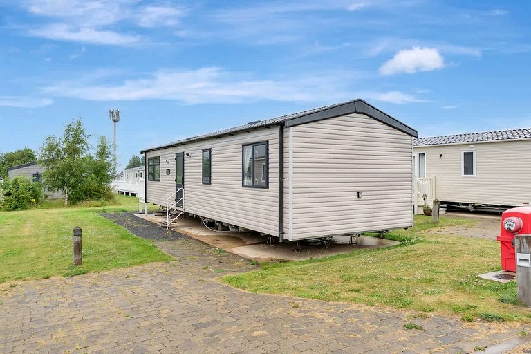 Premium Lodge Retreat with Pool, Golf, Beach Access & Family-Friendly Amenities in Scotland, United Kingdom