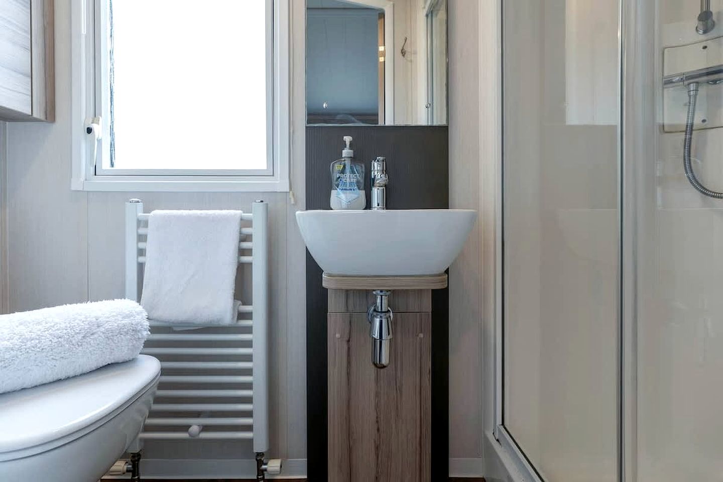 Premium Lodge Retreat with Pool, Golf, Beach Access & Family-Friendly Amenities in Scotland, United Kingdom