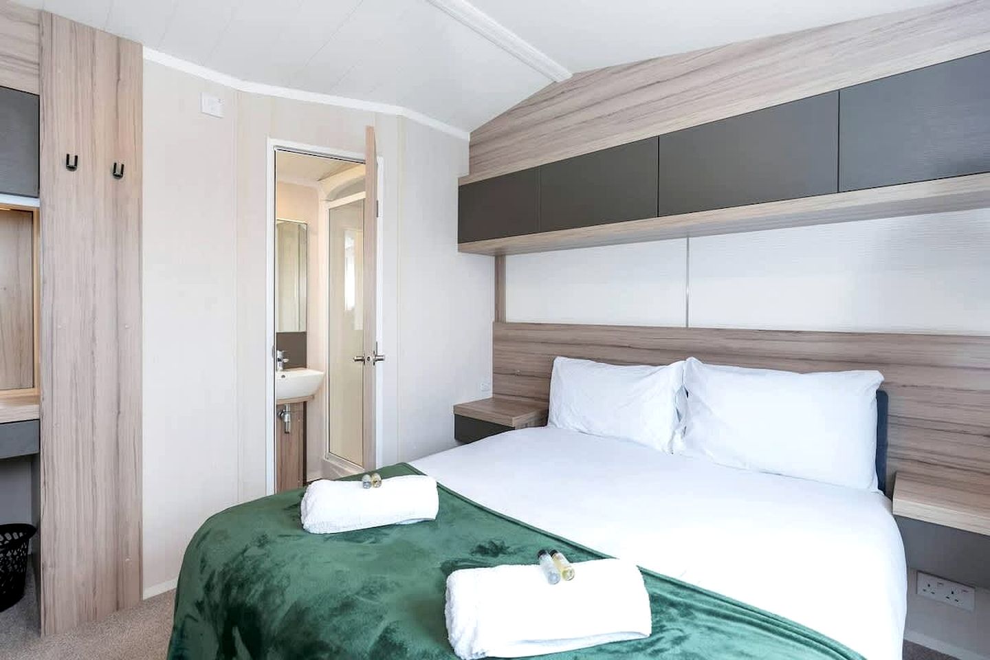 Premium Lodge Retreat with Pool, Golf, Beach Access & Family-Friendly Amenities in Scotland, United Kingdom