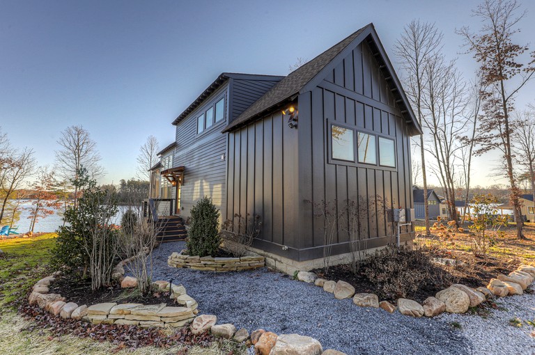 Beautiful Lakefront Cottage with Fire Pit in Tracy City, Tennessee