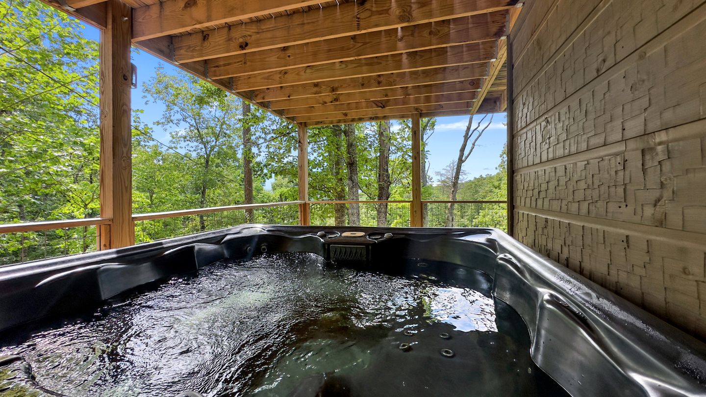 Gorgeous Cabin with Game Room & Hot Tub near Downtown Pigeon Forge, Tennessee