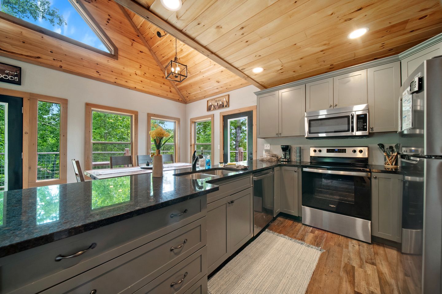 Gorgeous Cabin with Game Room & Hot Tub near Downtown Pigeon Forge, Tennessee