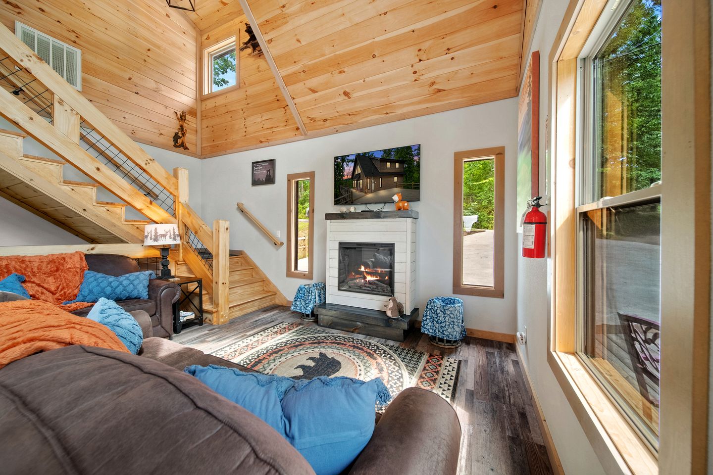 Gorgeous Cabin with Game Room & Hot Tub near Downtown Pigeon Forge, Tennessee