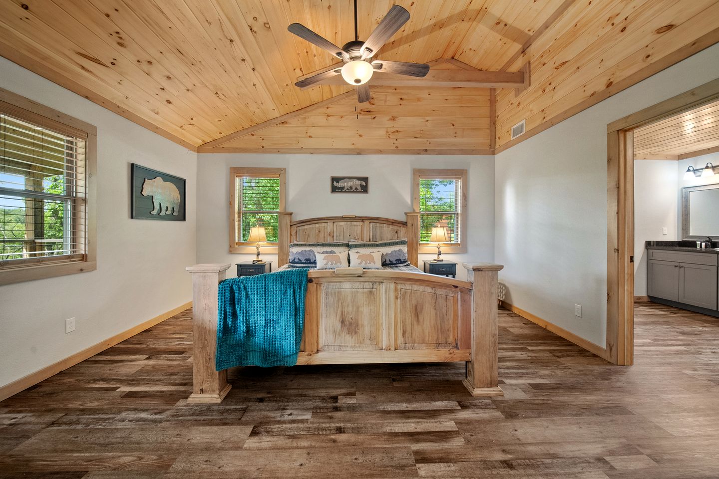 Gorgeous Cabin with Game Room & Hot Tub near Downtown Pigeon Forge, Tennessee